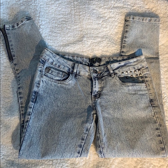 Jeans - Picture 1 of 3